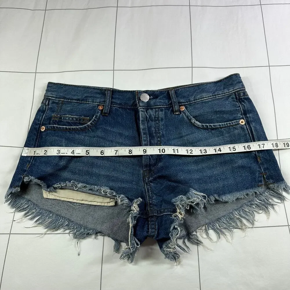 We the Free Denim Shorts Women 26 Blue Medium Wash Distressed Cut Off Button Fly - Picture 7 of 10